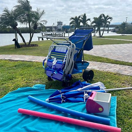 Guest Suite - Waterfront -Pool & Hot Tub- Walk To Beach 克利尔沃特 外观 照片