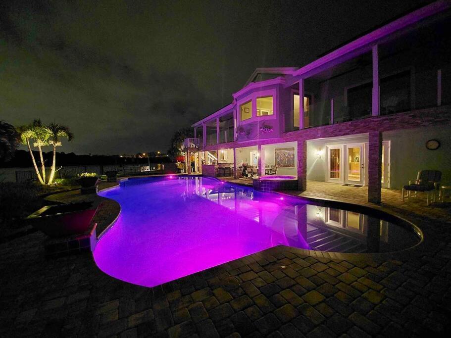Guest Suite - Waterfront -Pool & Hot Tub- Walk To Beach 克利尔沃特 外观 照片