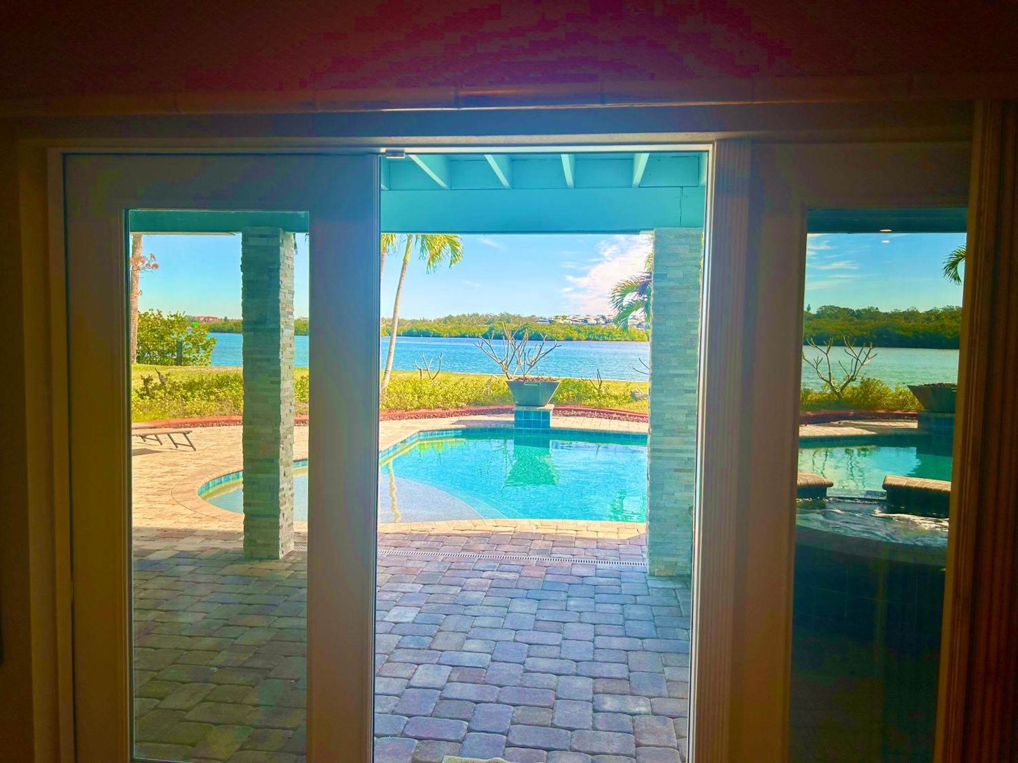 Guest Suite - Waterfront -Pool & Hot Tub- Walk To Beach 克利尔沃特 外观 照片